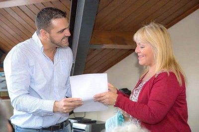 Vuoto entreg� 23 nuevos t�tulos de propiedad