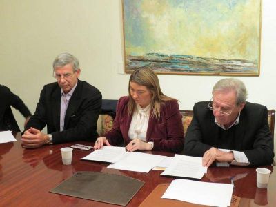 Gobierno podr�a cobrar a electr�nicas 900 millones de pesos