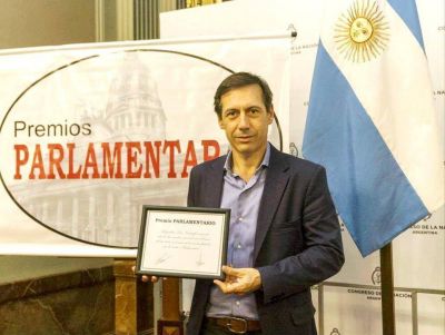 Naidenoff, entre los senadores que m�s trabajan