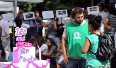 Trabajadores de Producci�n celebraron los 120 d�as sin ministro