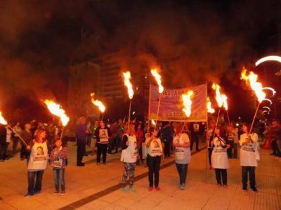 Con una marcha de antorchas, recordaron el crimen de Carlos Fuentealba