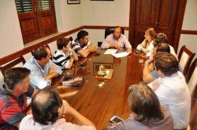 Por terrenos para construir, S�nchez se reuni� con el pleno de las bancadas