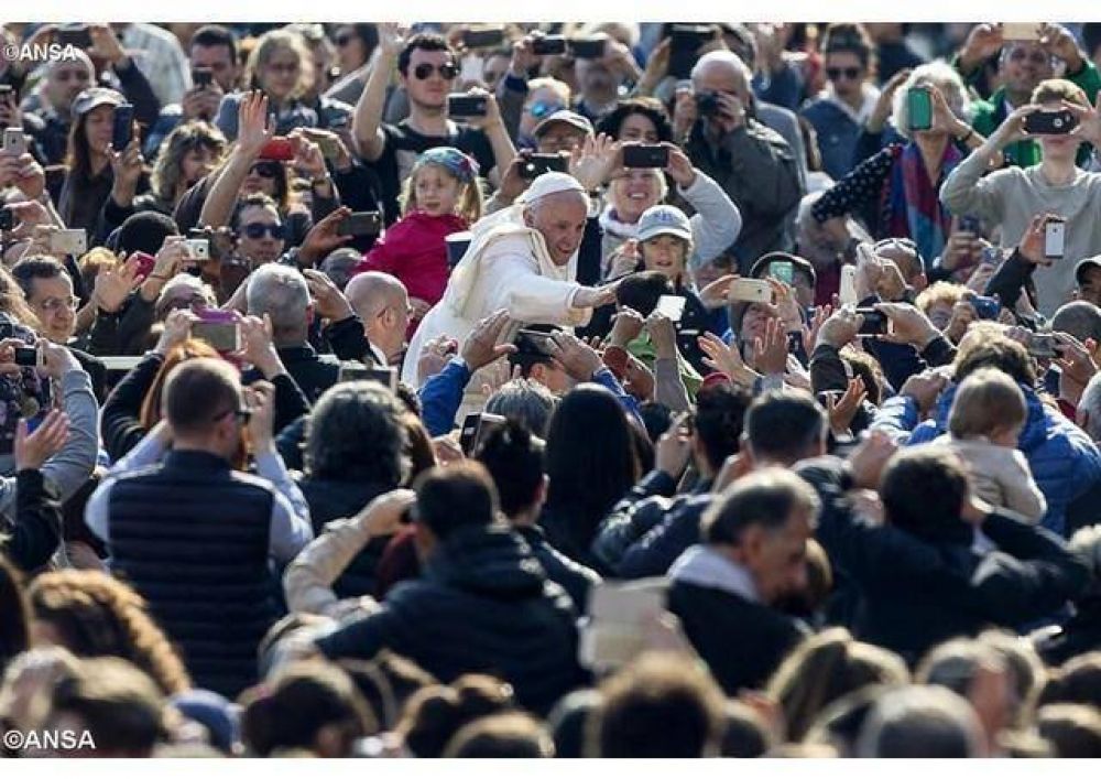 Catequesis del Papa: “demos razones de nuestra esperanza con el testimonio de vida”