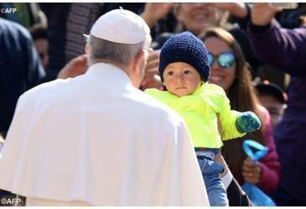 Abrir la puerta a Cristo, con mensajes de Misericordia, F�tima y Juan Pablo II, alent� el Papa