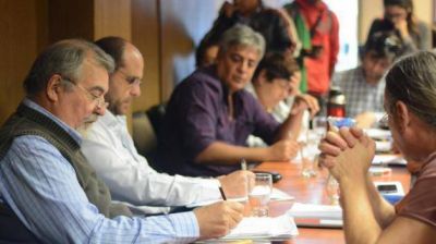 Oca confirm� que se cerraron las paritarias con los auxiliares de la educaci�n del Chubut