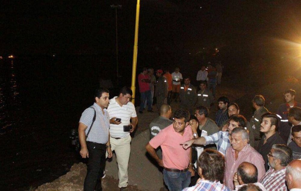 Infante visit� las zonas afectadas por la crecida del r�o Dulce y se preocup� por las familias evacuadas
