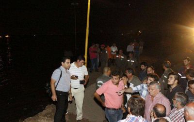 Infante visit� las zonas afectadas por la crecida del r�o Dulce y se preocup� por las familias evacuadas