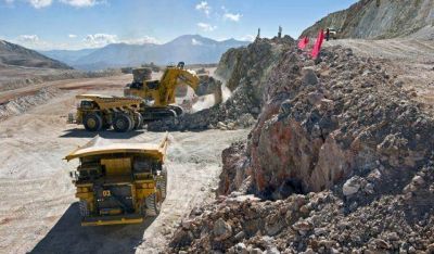 Barrick conversa con minera china para vender el 50 por ciento de Veladero y Lama
