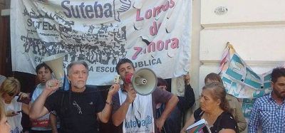 Se vivieron momentos de tensi�n en una movilizaci�n docente en Lomas