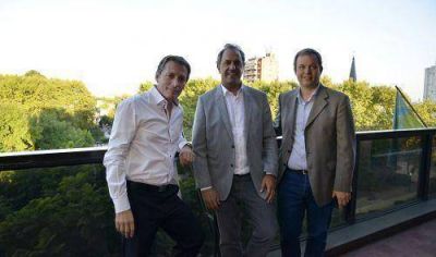 Scioli sum� otra foto con intendentes del 