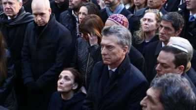 Macri firm� el decreto para desclasificar todos los archivos secretos de la causa AMIA