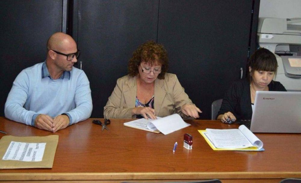 Se licit� la obra de agua corriente en Colonia Hinojo