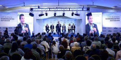 Massa hizo Escuela en tierra PRO, y peg� para ambos lados de la grieta
