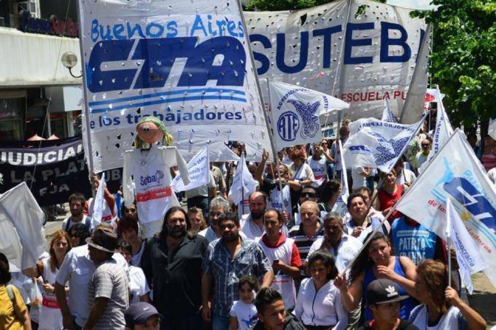 Gremios docentes recurren a la OIT como respuesta a la amenaza del Gobierno de quitarle la personera