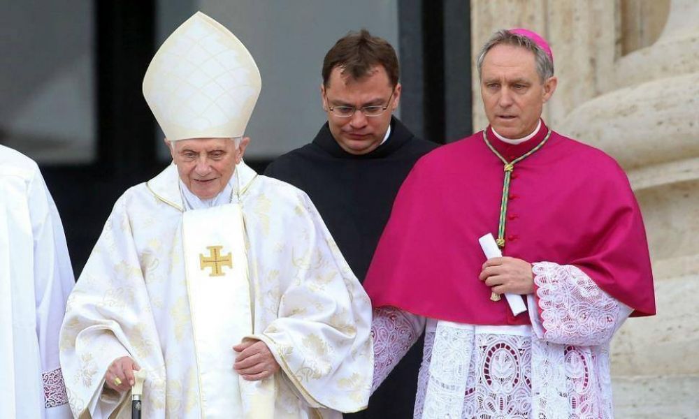 Falsos rumores sobre presiones para que renunciara Benedicto XVI