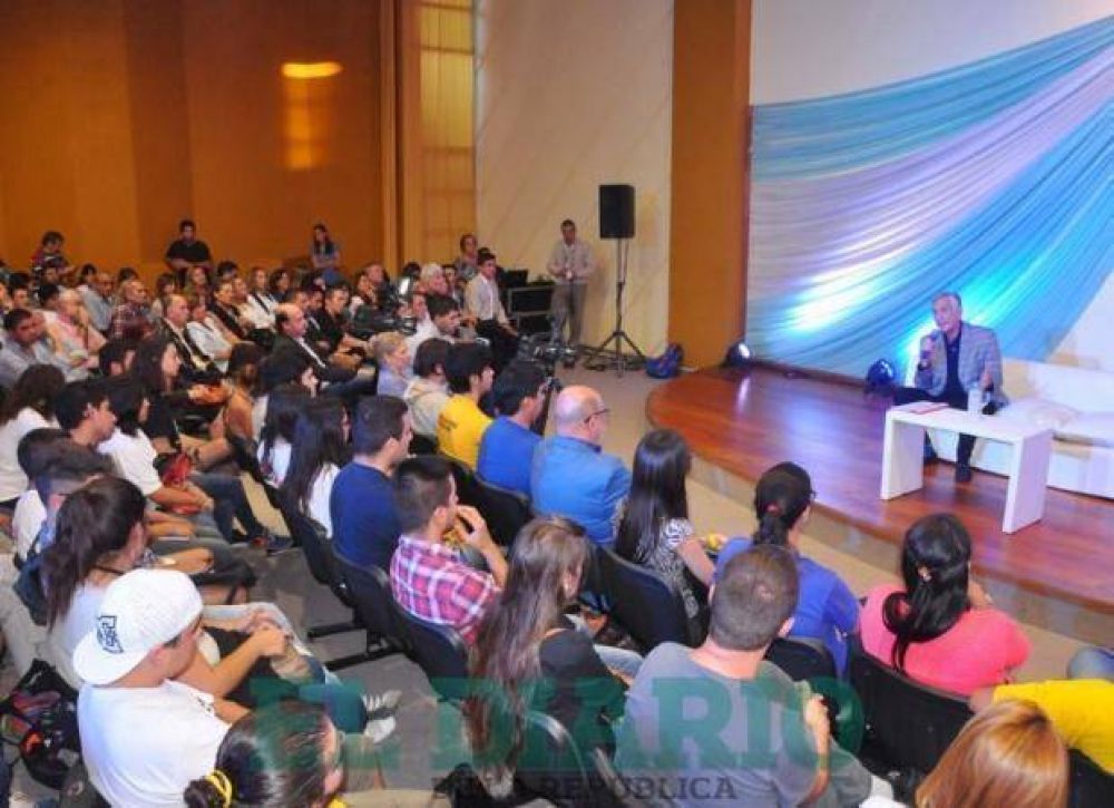 Alberto Rodr�guez Sa�: �Tenemos que seguir abriendo la puerta a los refugiados�