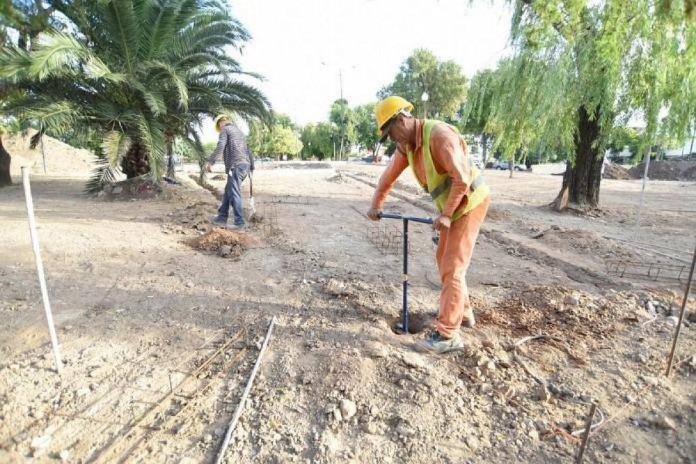 Katopodis supervis� las obras de las plazas Billinghurst y Batalla de Maip�