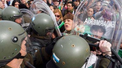 Una multitud enfrent� el protocolo antipiquetes
