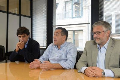 �Los gremios son, por lo menos, socios de la destrucci�n de la escuela p�blica�