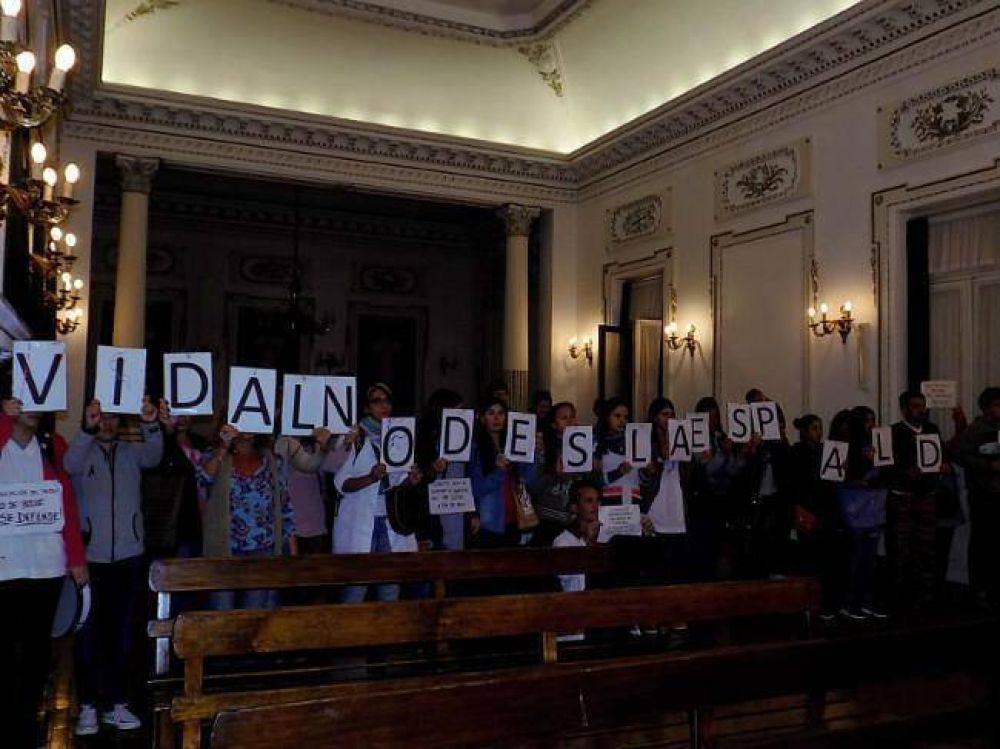 Con protesta gremial y cruces polticos, ratificaron el prstamo para construccin de viviendas