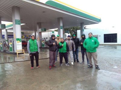 SMATA hizo notar su reclamo en todas las estaciones de servicio de Santa Cruz