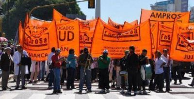Federaci�n m�dica se moviliza al Ministerio de Salud contra planes sanitarios del gobierno