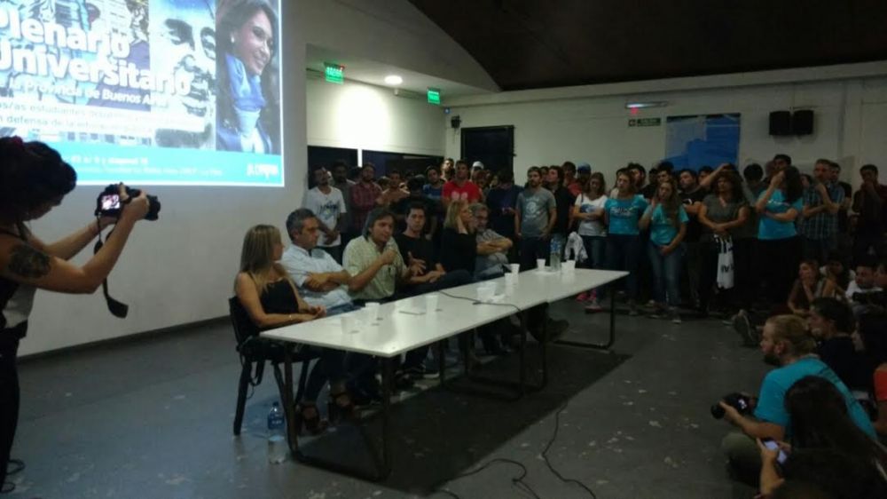 Florencia Saintout acompañó a Maximo Kirchner durante un acto universitario realizado en La Plata