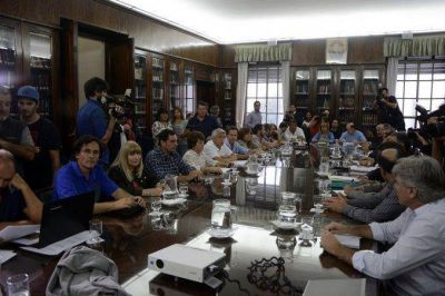 El gobierno bonaerense celebr� la decisi�n de levantar el paro: �Tenemos que discutir lo que antes no se pudo�