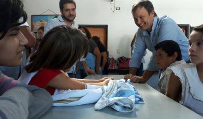 Cascallares recorri� obras municipales en la Escuela 503 de Glew