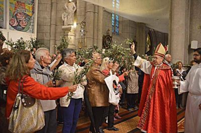 Gran congregaci�n de fieles en el Domingo de Ramos