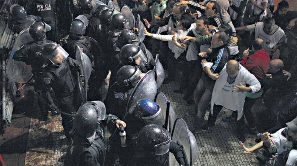 El PJ local repudi� la represi�n a docentes