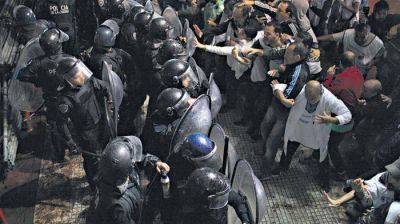 El PJ local repudi� la represi�n a docentes