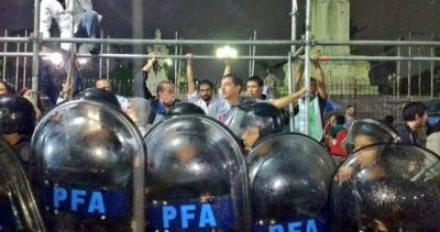 Reprimen a docentes cuando instalaban una �escuela itinerante�
