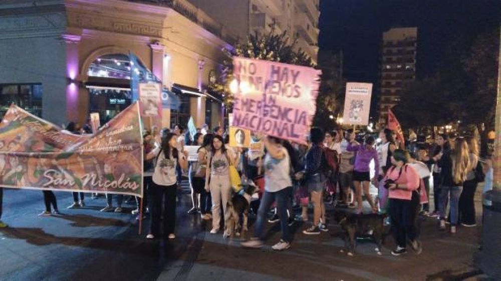 Marcha en San Nicol�s por la muerte de Micaela Garc�a