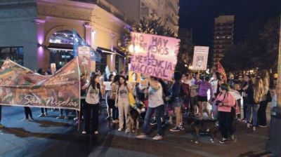 Marcha en San Nicol�s por la muerte de Micaela Garc�a