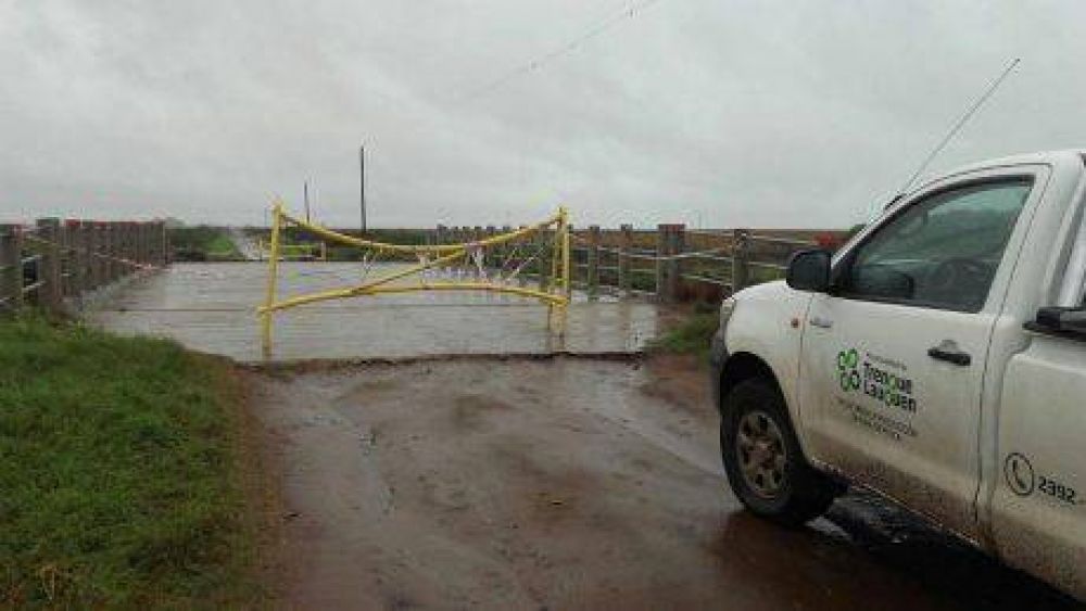 Sufri� roturas un puente que se construy� hace menos de tres a�os y que une por v�a terrestre Hinojo Grande e Hinojo Chico