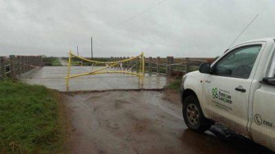 Sufri� roturas un puente que se construy� hace menos de tres a�os y que une por v�a terrestre Hinojo Grande e Hinojo Chico