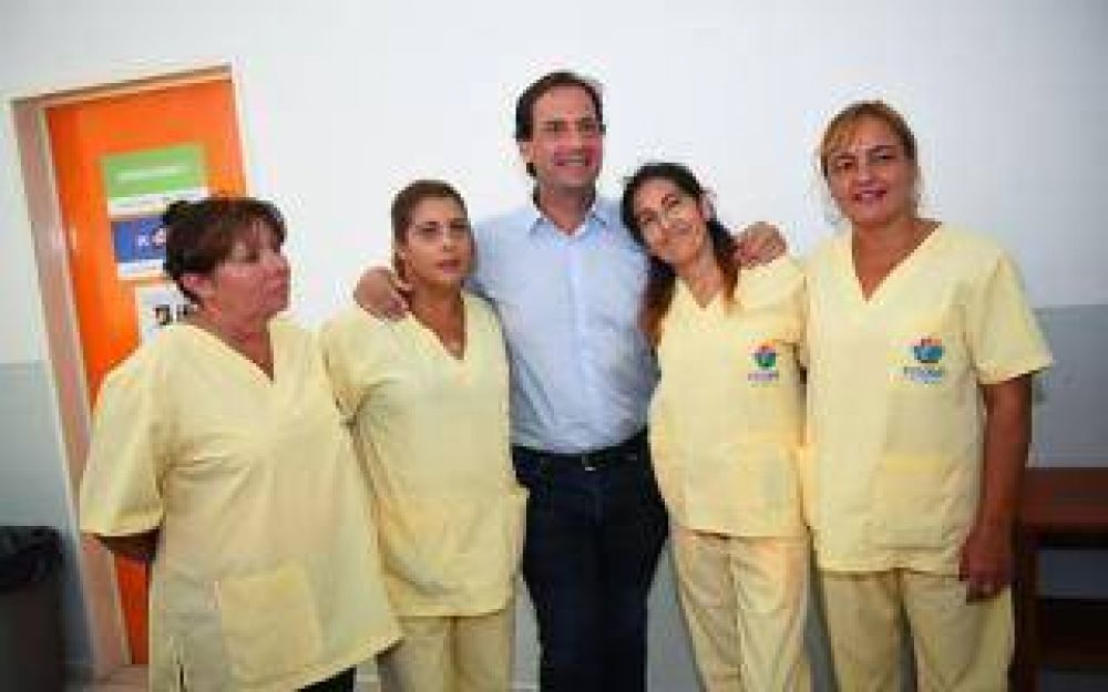 Escobar inaugur una moderna rea de odontologa en Maquinista Savio