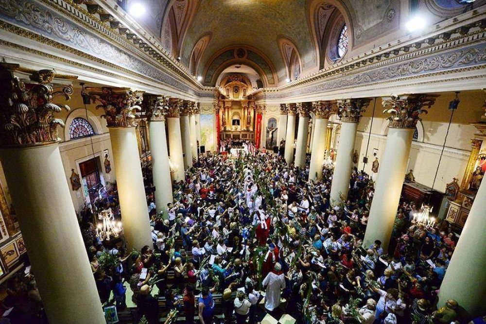 San Fernando acompa la Misa de Ramos en la Parroquia Arnzazu