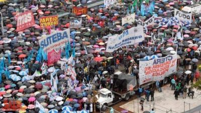 Ctera anunci� un paro de 24 horas por el desalojo de docentes en el Congreso