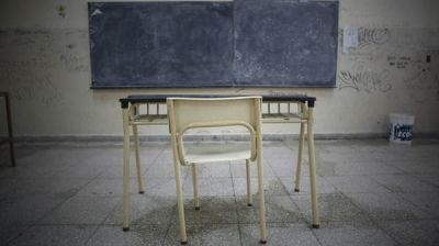 Tras el desalojo policial, los gremios docentes encabezan un nuevo paro nacional