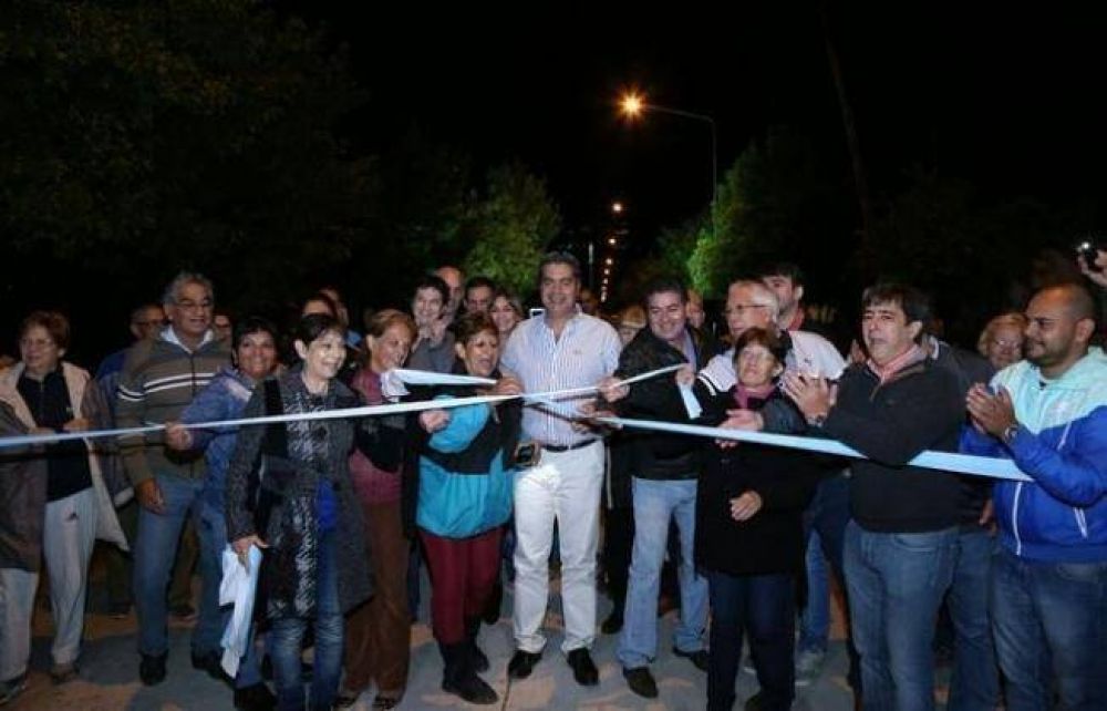 Capitanich inaugur� tres cuadras de pavimento en Villa Centenario