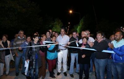 Capitanich inaugur� tres cuadras de pavimento en Villa Centenario