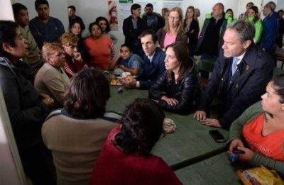 Inundaciones: la gobernadora Vidal estuvo en la ciudad de Jun�n y visit� un Centro de Evacuados
