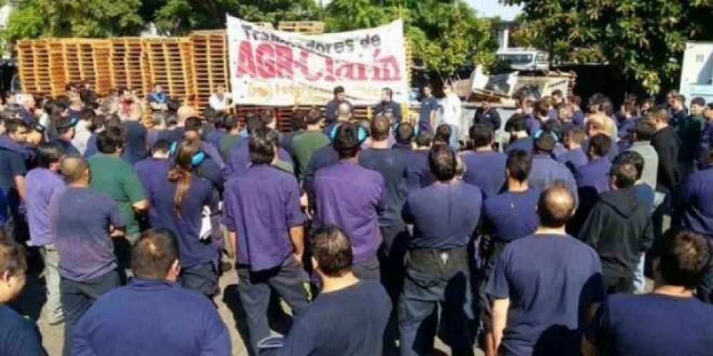 Trabajadores de AGR-Clarn prometen continuar la lucha luego del desalojo