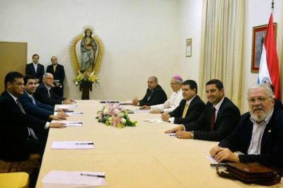 Monse�or Valenzuela insta a pol�ticos a firmar la pazinsiste en el di�logo para superar crisis pol�tica en Paraguay