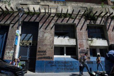 Sin mayor�a, Alfaro retarda la venta de un edificio municipal