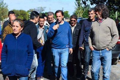 Escobar asfalt� las primeras 100 cuadras de su plan integral de mejoras en 500 calles