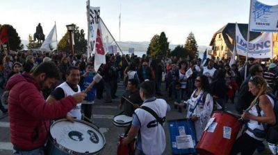 Docentes: paro y marchas en la regi�n en una jornada de repudio