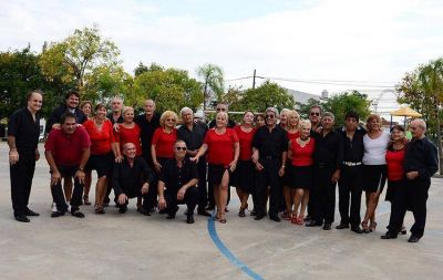 Los sanfernandinos tuvieron una gran Pe�a Folcl�rica en la Plaza Carlos Gardel